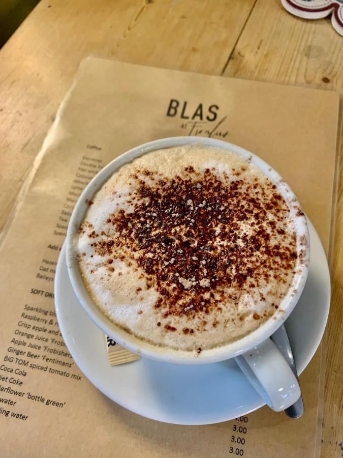 Blas At Fronlas Cafe - The Heart Of Newport Newport  Bagian luar foto