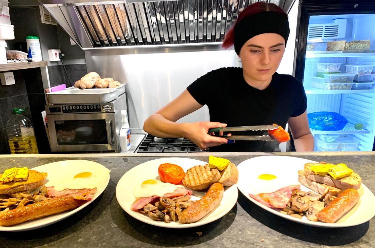 Blas At Fronlas Cafe - The Heart Of Newport Newport  Bagian luar foto