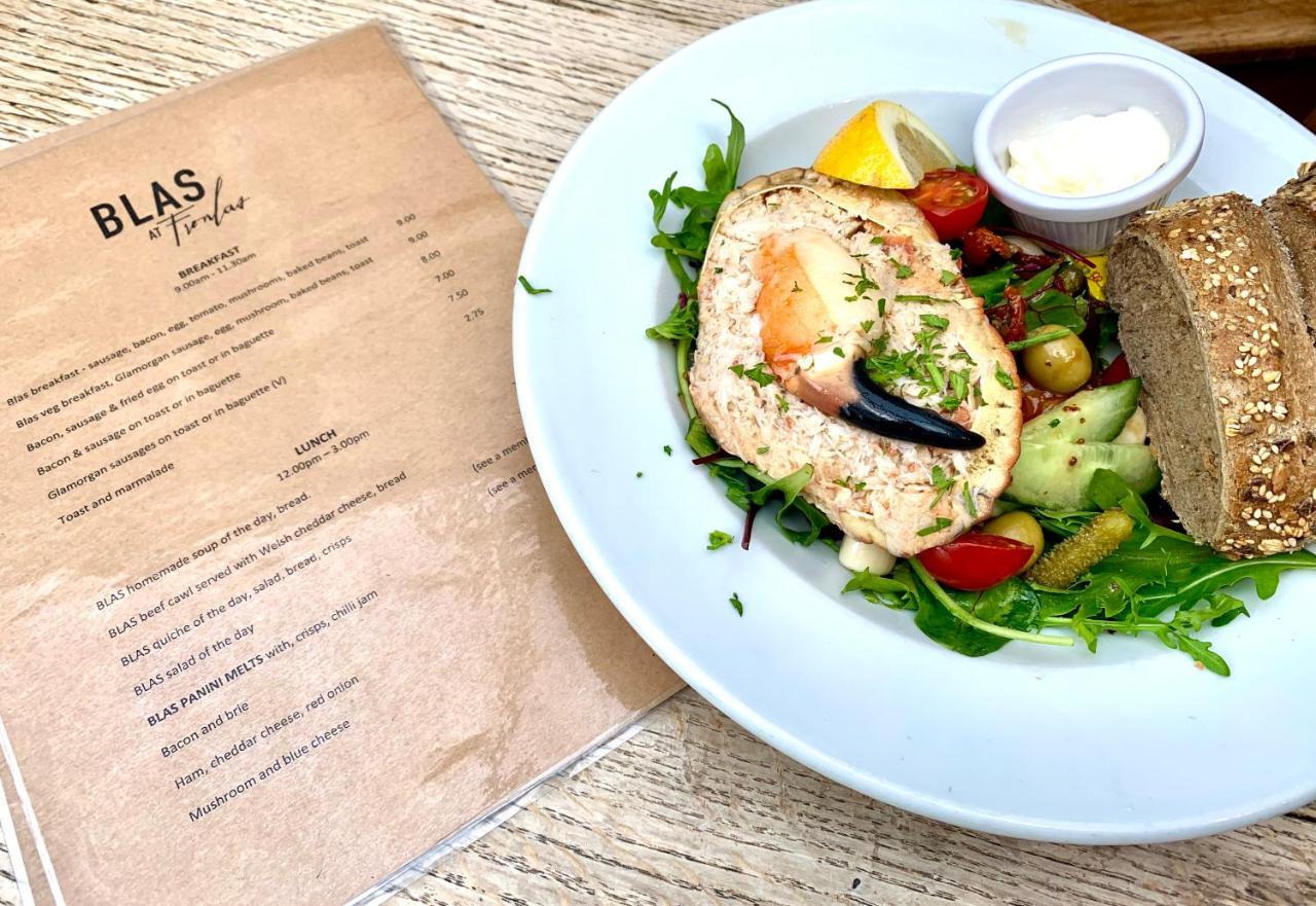 Blas At Fronlas Cafe - The Heart Of Newport Newport  Bagian luar foto